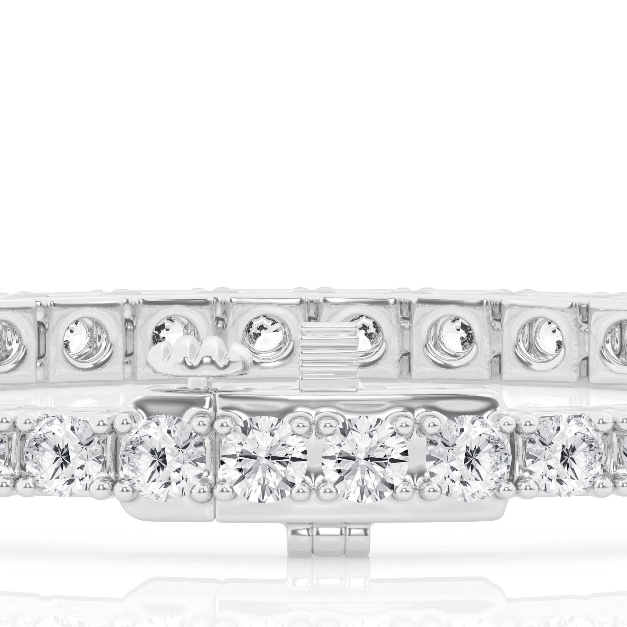 Lab-grown white gold tennis bracelet with 10 carats, closeup on clasp