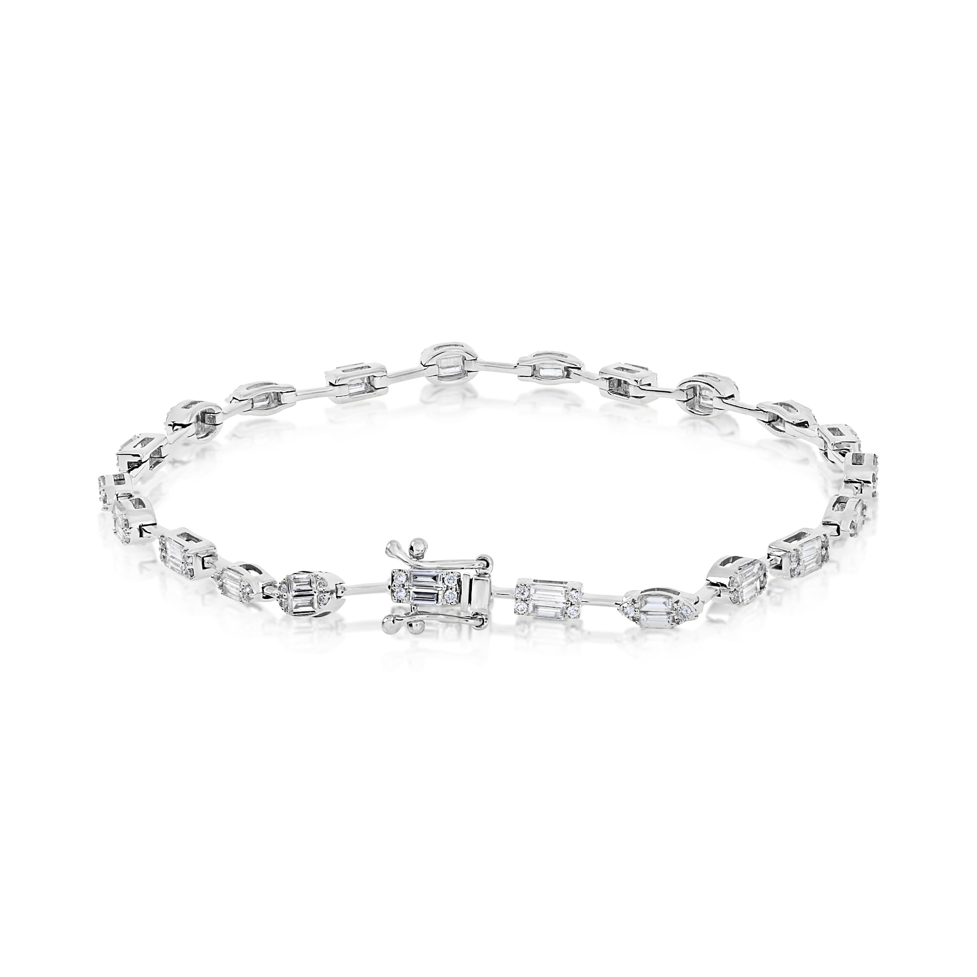 Baguette Diamond Bracelet in white gold, clasp