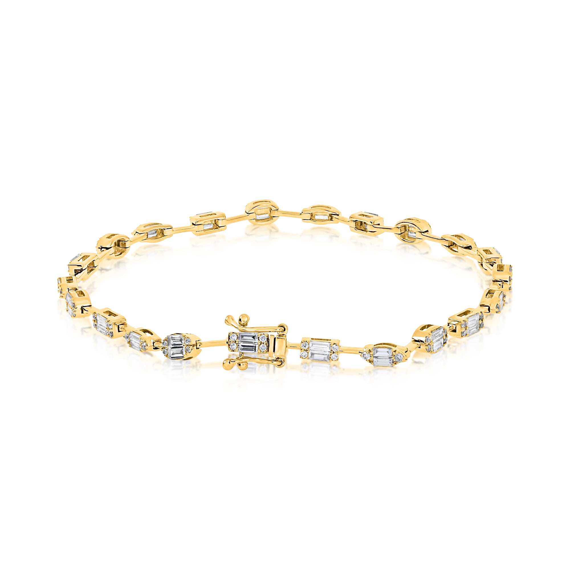 Baguette Diamond Bracelet in yellow gold, clasp