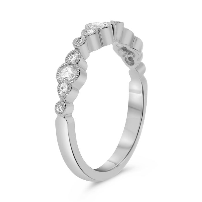 4K white gold ring featuring bezel-set diamonds, side view