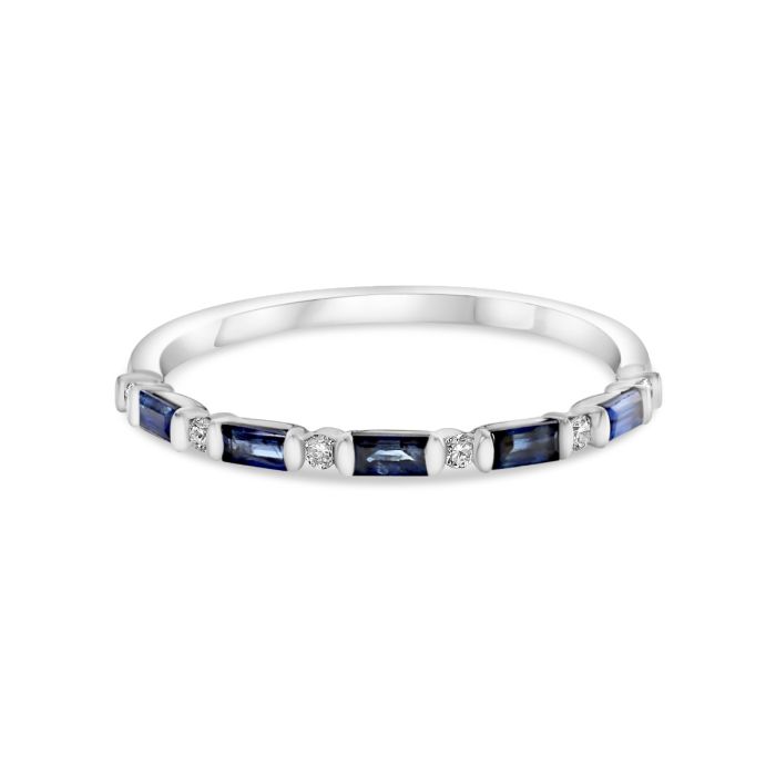 Sapphire and diamond ring in white gold